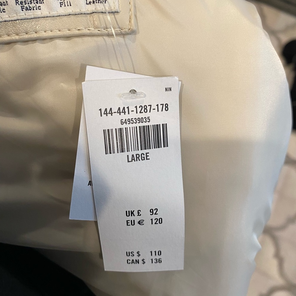 A&F Oversized Vegan Leather Quilted Vest - Picture 5 of 7